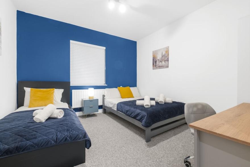 BIRMINGHAM !!2 Bed Modern Apartment!! FREE private parking  Netflix