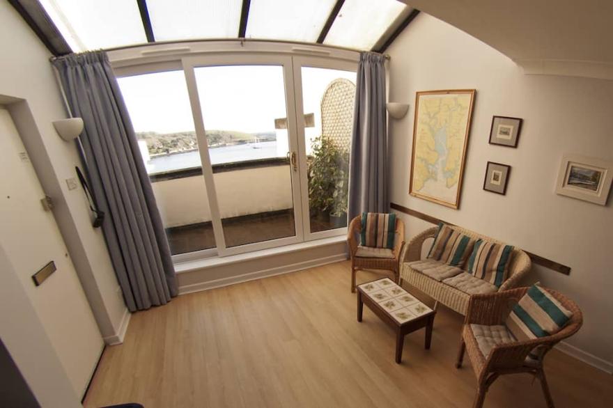 Luxury Apartment with sea views - 2 balconies - Sleeps 4 in Comfort - Falmouth