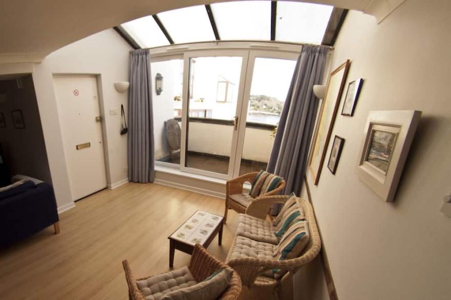 Luxury Apartment with sea views - 2 balconies - Sleeps 4 in Comfort - Falmouth