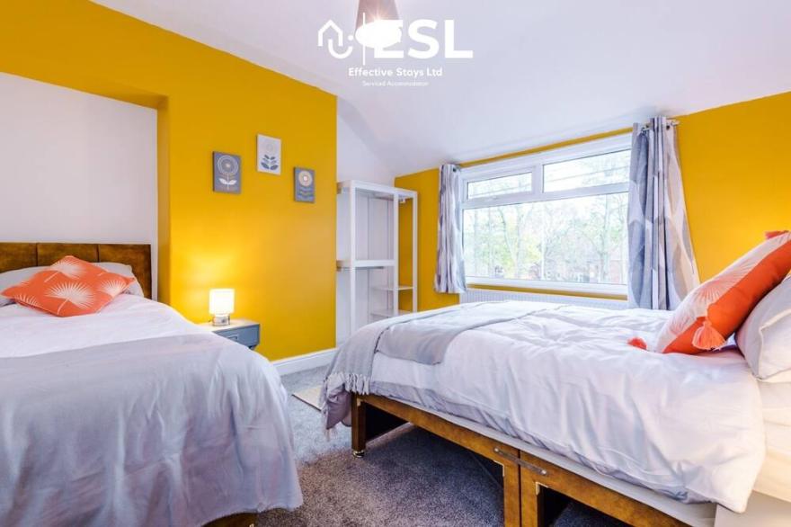 3 Bedroom House - Garden-Parking