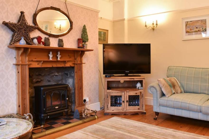 6 bedroom accommodation in Grange-over-Sands