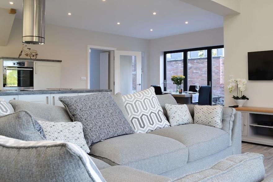 2 bedroom accommodation in Upper Poppleton, near York