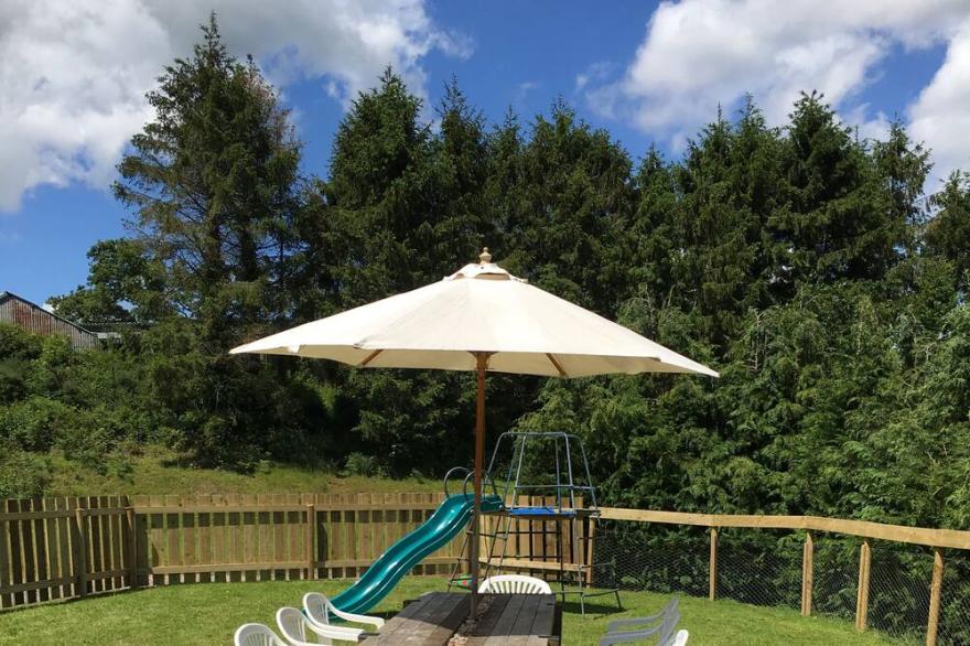 Pet Friendly 3 bedroom quite location Country, Coast & City sleeps 6-8