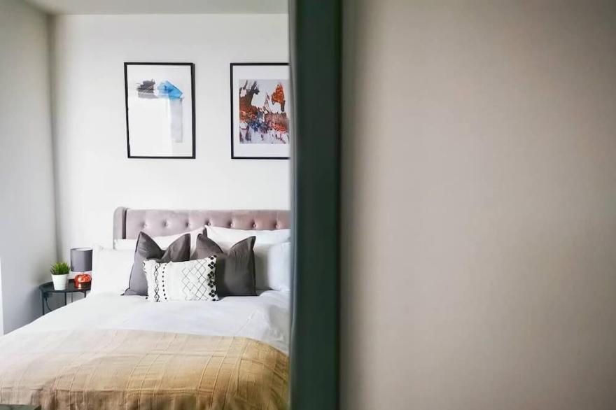 Eveswell Studios | Comfort | Studio 10