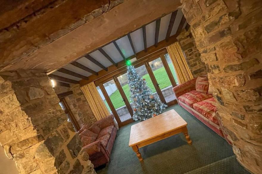16 bedroom accommodation in Bampton, near Tiverton