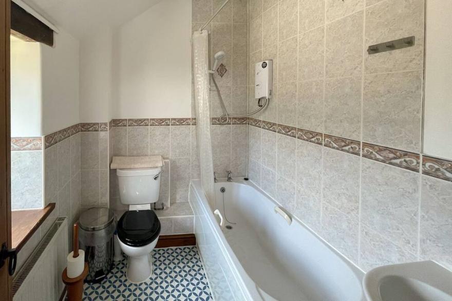 16 bedroom accommodation in Bampton, near Tiverton