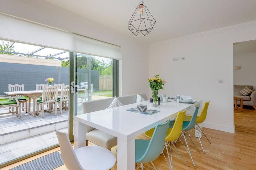 5 bedroom accommodation in Colwell Bay, near Yarmouth