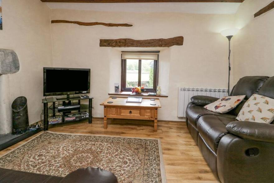 SHEPHERD'S COTTAGE, pet friendly, with open fire in Coniston