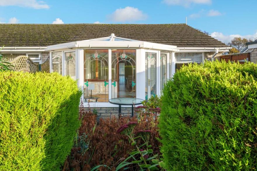 Riverbank -  Bungalow with private parking, lovely walks near by close to the town.