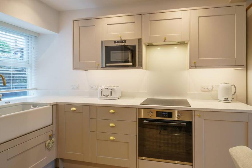Wansfell Nook -  a cottage that sleeps 4 guests  is a beautifully-refurbished stone-built mid-terrac