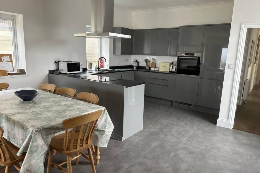 TRELEIGH, family friendly, country holiday cottage in Hayle