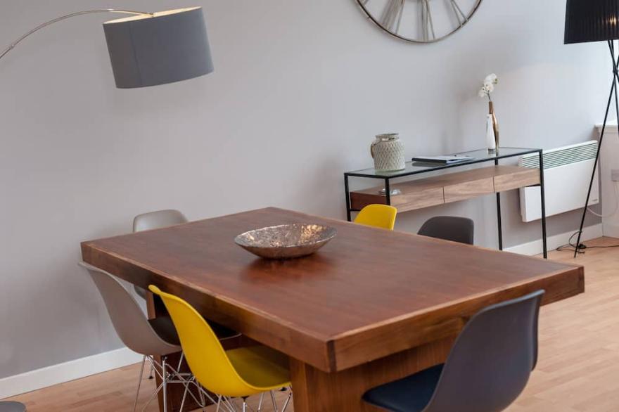 Herald Apartment - Merchant City, Parking available