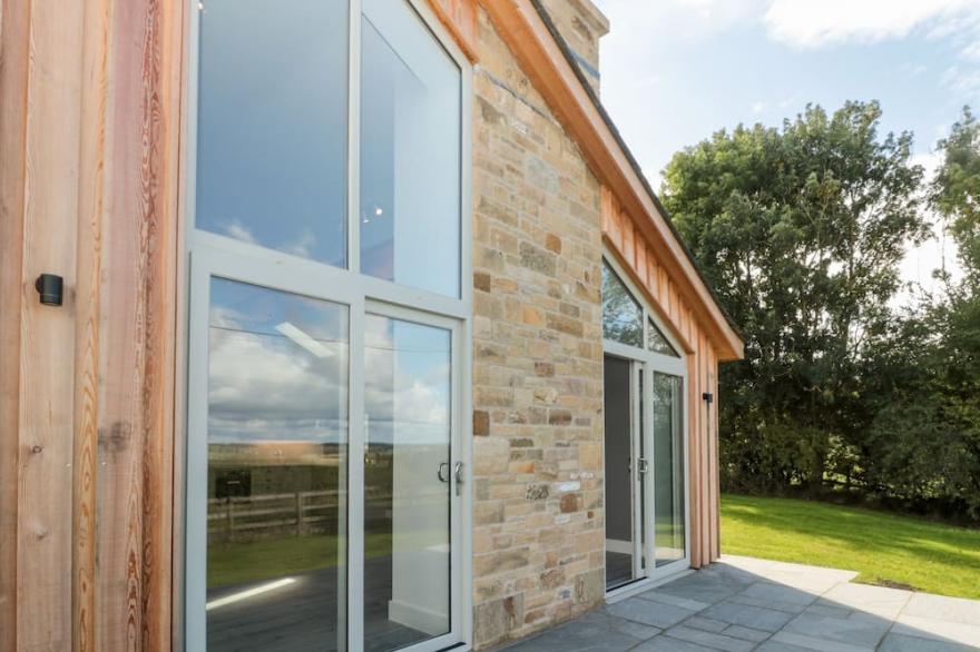 CLOVER COTTAGE, family friendly, luxury holiday cottage in Barrasford