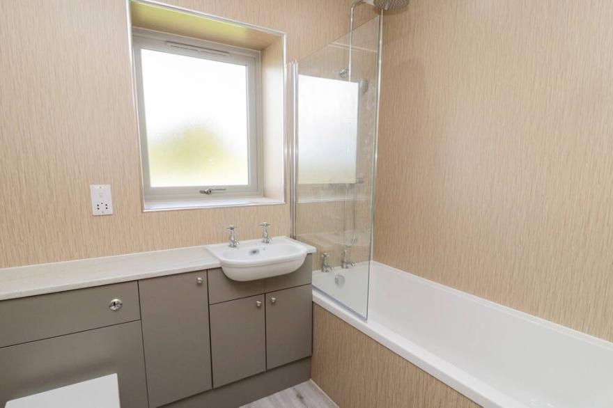 CLOVER COTTAGE, family friendly, luxury holiday cottage in Barrasford