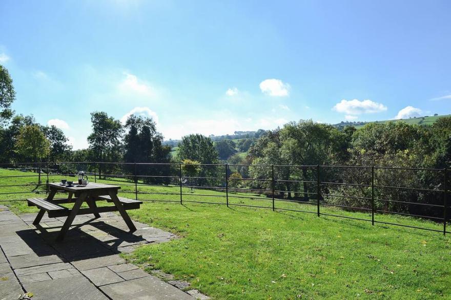 2 bedroom accommodation in Butterton, near Leek