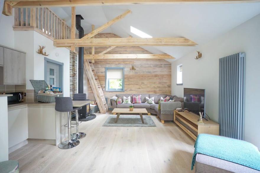 Overlooking the River Ness - Wee Ness Lodge - Inverness