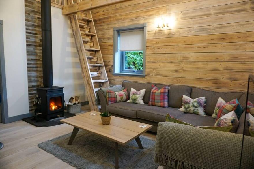 Overlooking the River Ness - Wee Ness Lodge - Inverness