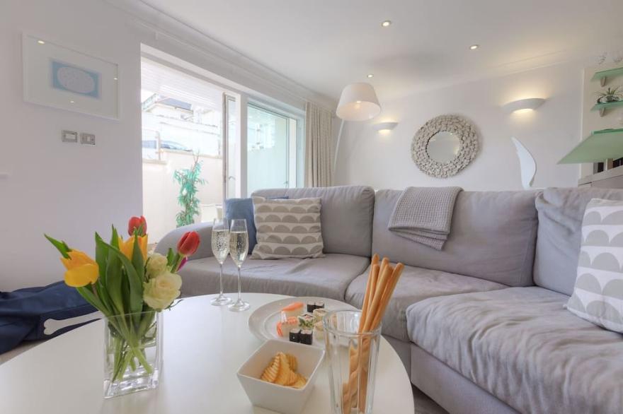 THE SANCTUARY, pet friendly, character holiday cottage in St Ives
