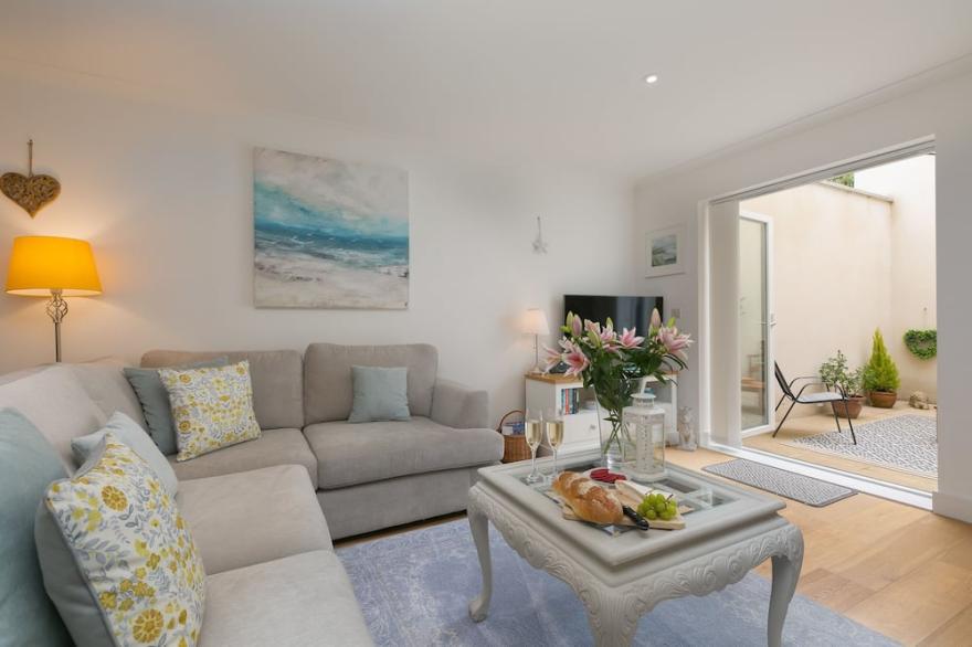 KISSINGMOON, romantic, character holiday cottage in Carbis Bay