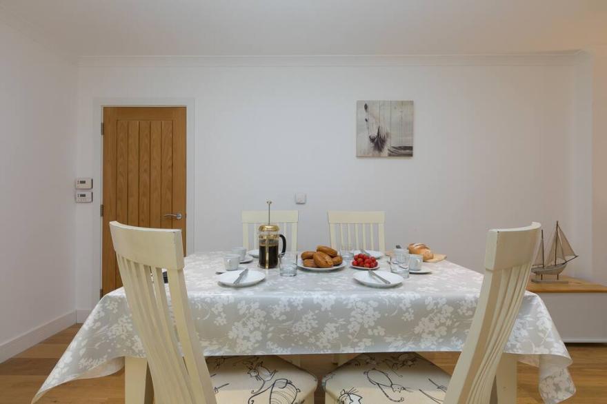 KISSINGMOON, romantic, character holiday cottage in Carbis Bay