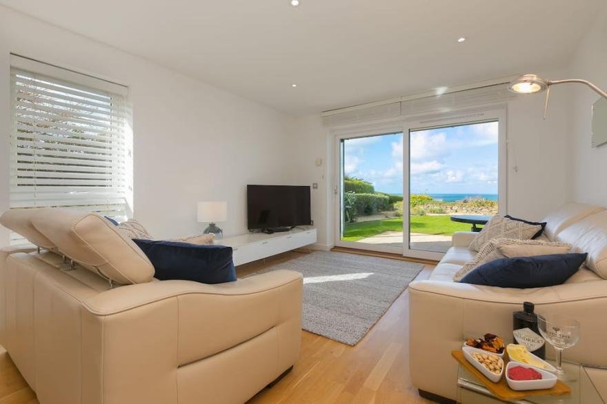 CARBIS SANDS, family friendly, country holiday cottage in Carbis Bay