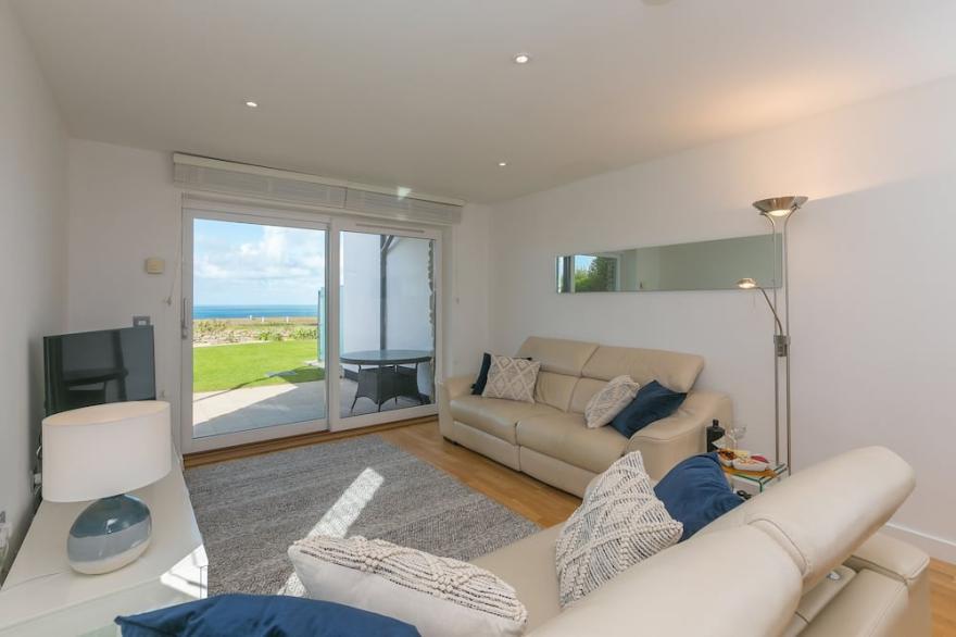CARBIS SANDS, family friendly, country holiday cottage in Carbis Bay