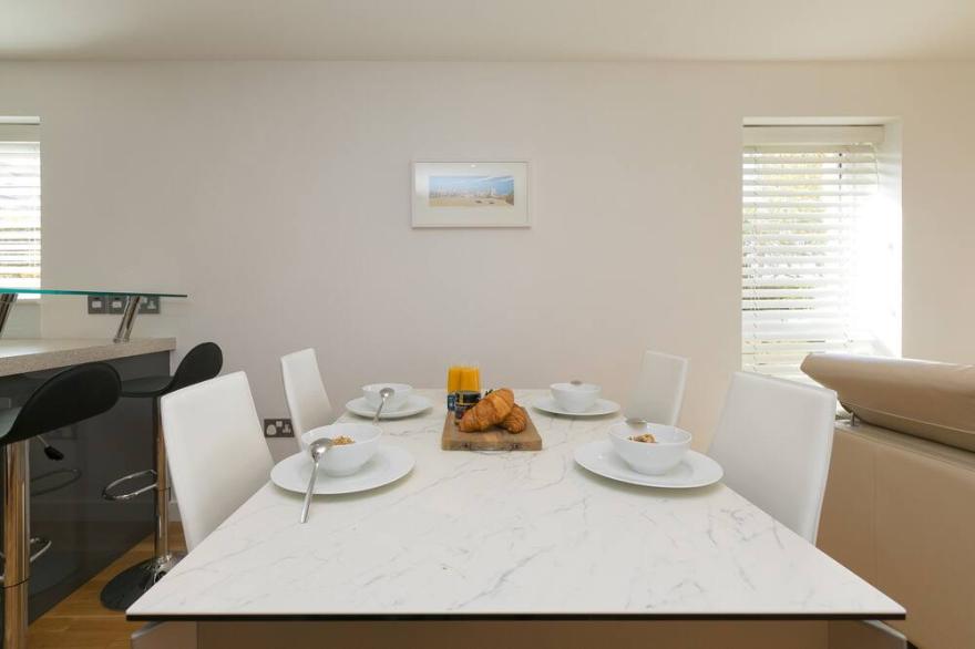 CARBIS SANDS, family friendly, country holiday cottage in Carbis Bay