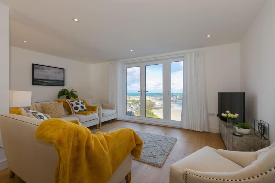 BEACH VIEW, family friendly, country holiday cottage in St Ives