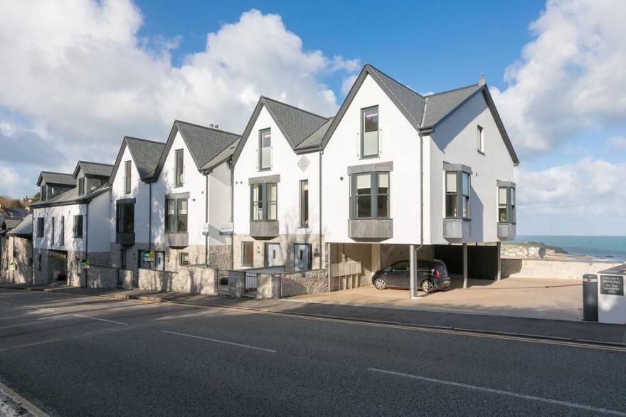 THE OYSTER, family friendly, character holiday cottage in St Ives