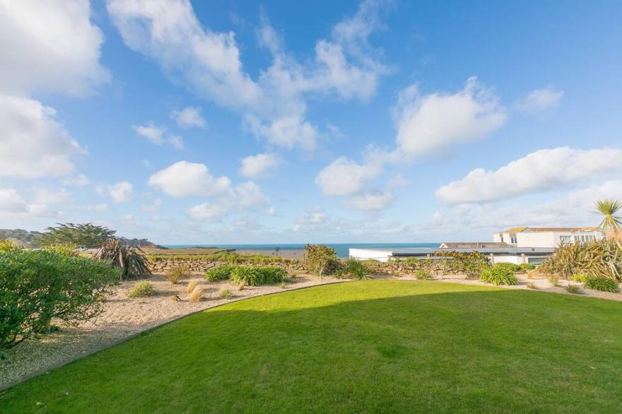 BEACH HAVEN, family friendly, country holiday cottage in Carbis Bay