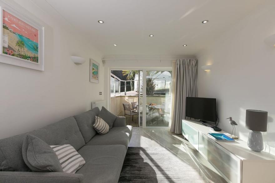 TIDES, pet friendly, character holiday cottage in St Ives