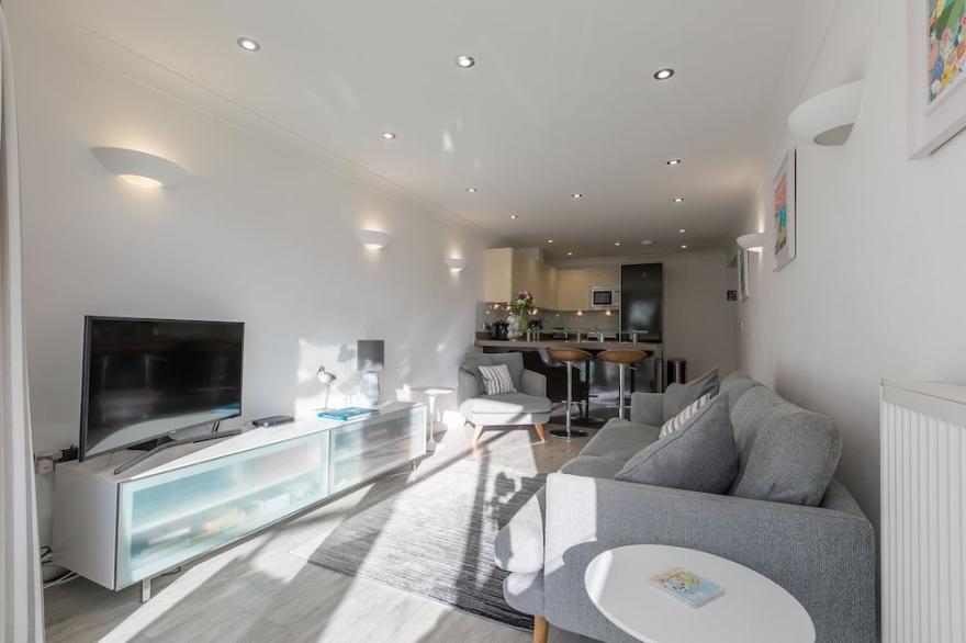 TIDES, pet friendly, character holiday cottage in St Ives