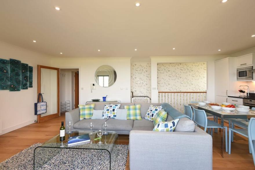 HALCYON COVE, family friendly, country holiday cottage in Carbis Bay