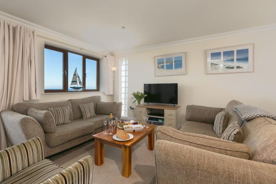 CORNERWAYS, pet friendly, country holiday cottage in Carbis Bay