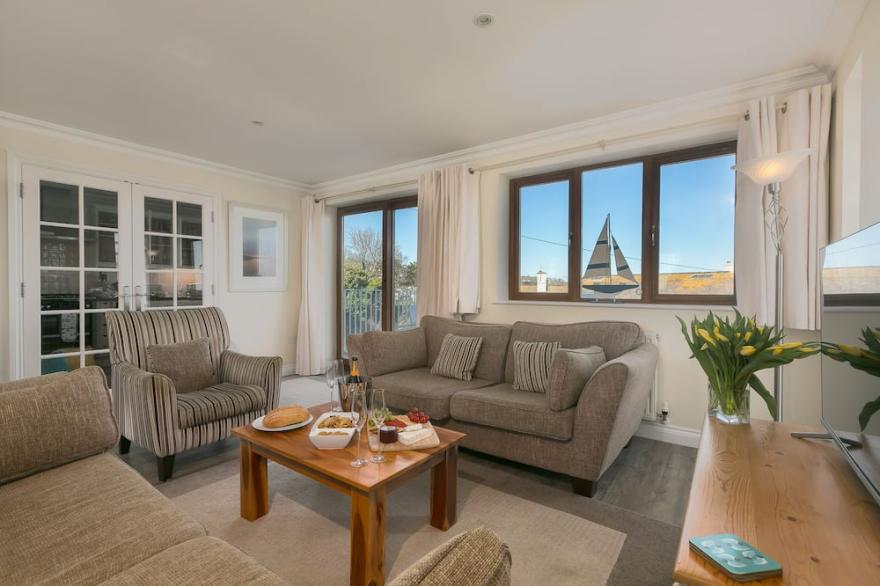 CORNERWAYS, pet friendly, country holiday cottage in Carbis Bay