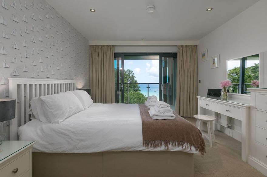 WATERS EDGE, family friendly, country holiday cottage in St Ives