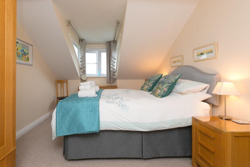 LAURELLIE, family friendly, luxury holiday cottage in Carbis Bay