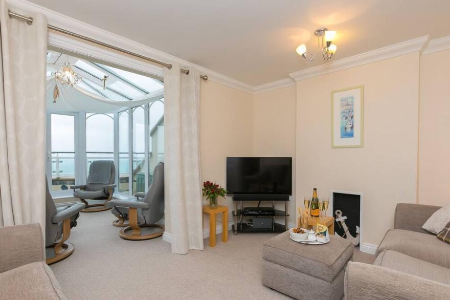 LAURELLIE, family friendly, luxury holiday cottage in Carbis Bay