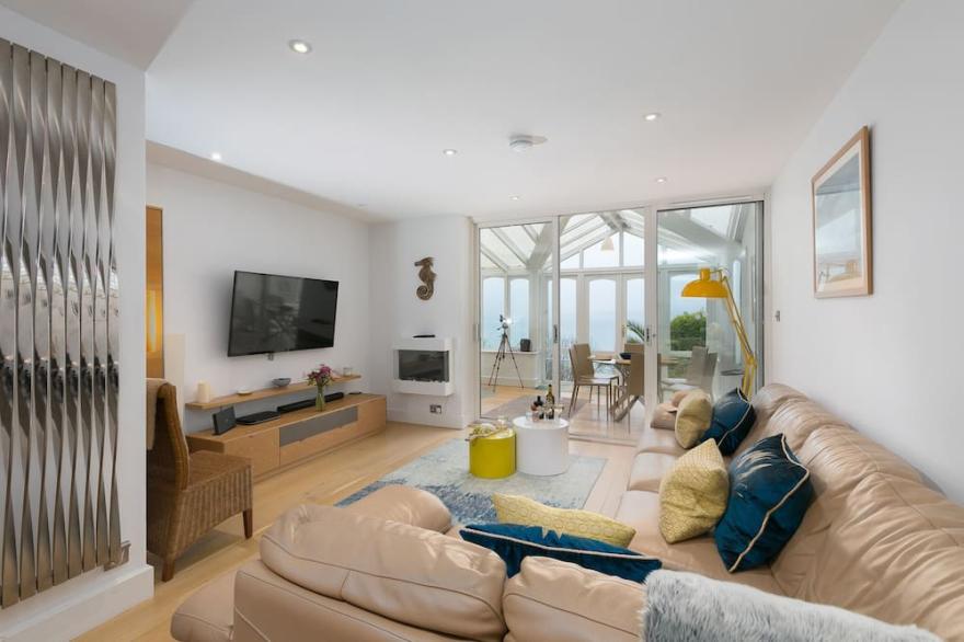 THE BREAKERS, pet friendly, character holiday cottage in Carbis Bay