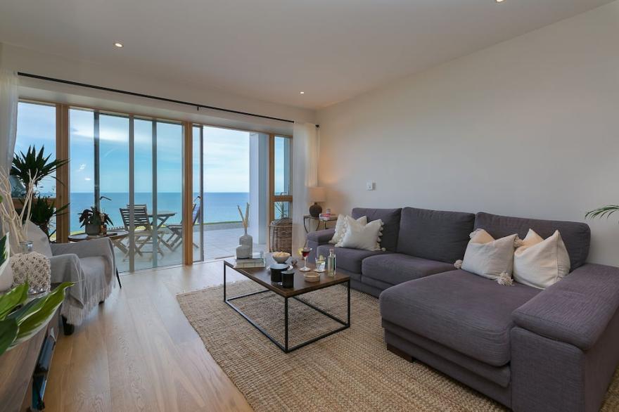 ANCHORS REST, family friendly, country holiday cottage in Carbis Bay