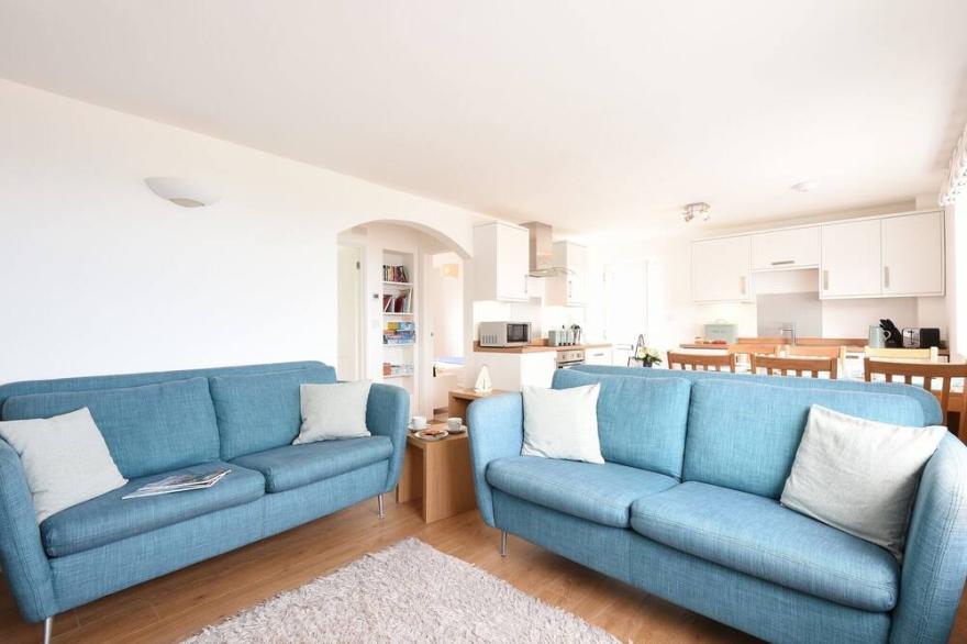 ST IVES BAY VIEW, family friendly in Carbis Bay
