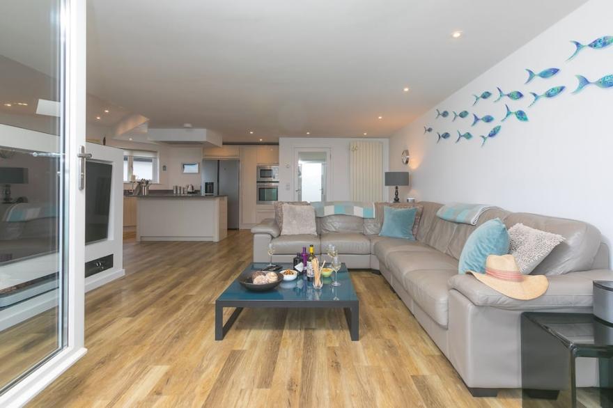 STARBOARD, family friendly, character holiday cottage in Carbis Bay