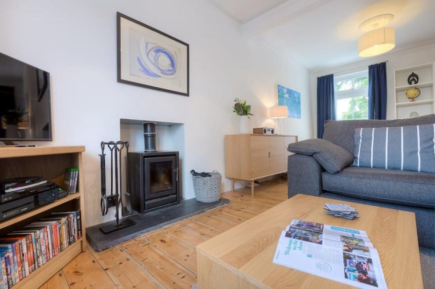 SEA DREAM, family friendly, character holiday cottage in St Ives