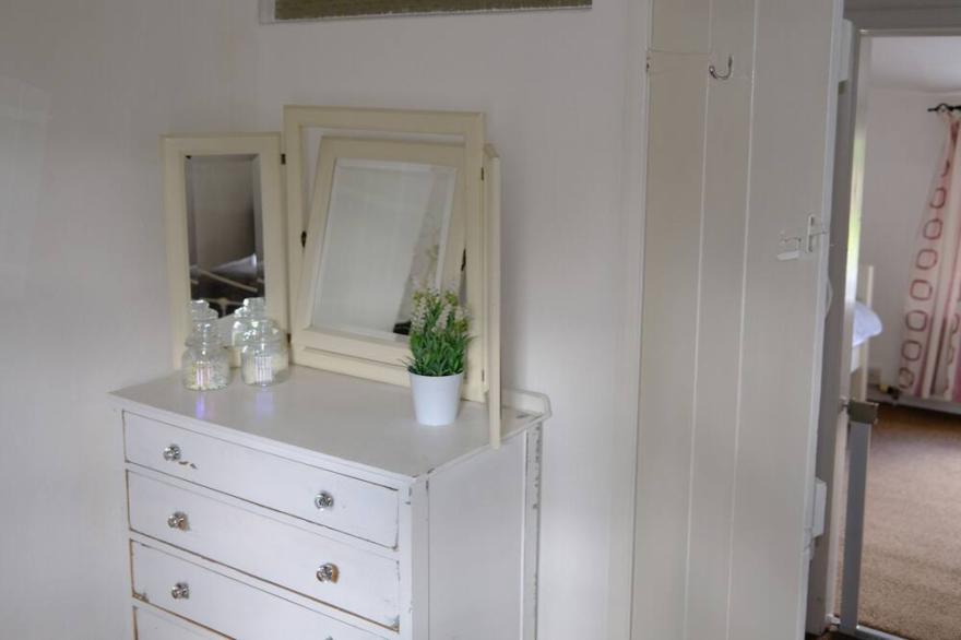 PHLOXHAVEN, pet friendly, with open fire in Reedham