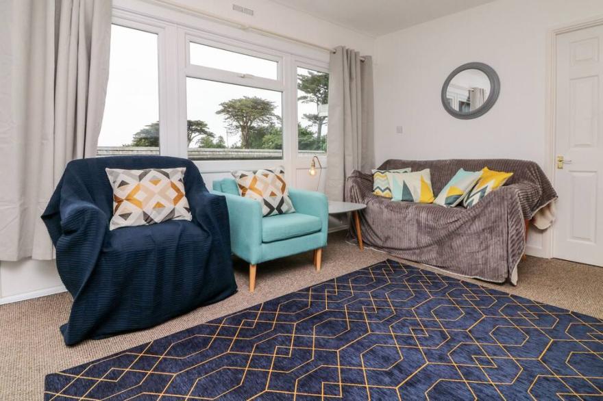 6 BUCKLANDS, family friendly, with pool in Bucks Cross, Bideford