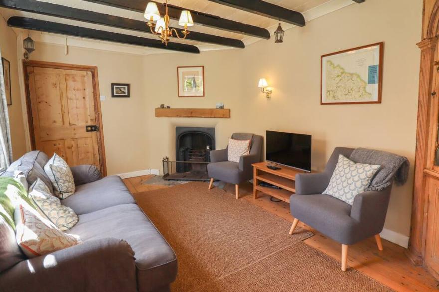 STORM COTTAGE, family friendly, character holiday cottage in Whitby