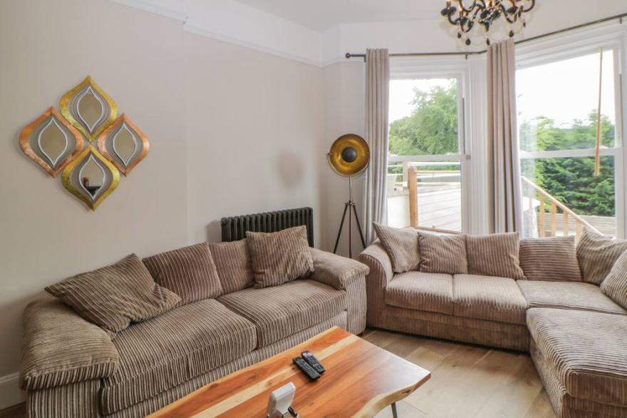 THE PRIORY, family friendly, country holiday cottage in St Marychurch