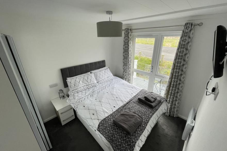 Cosy 2 Bedroom Lodge with onsite Pool