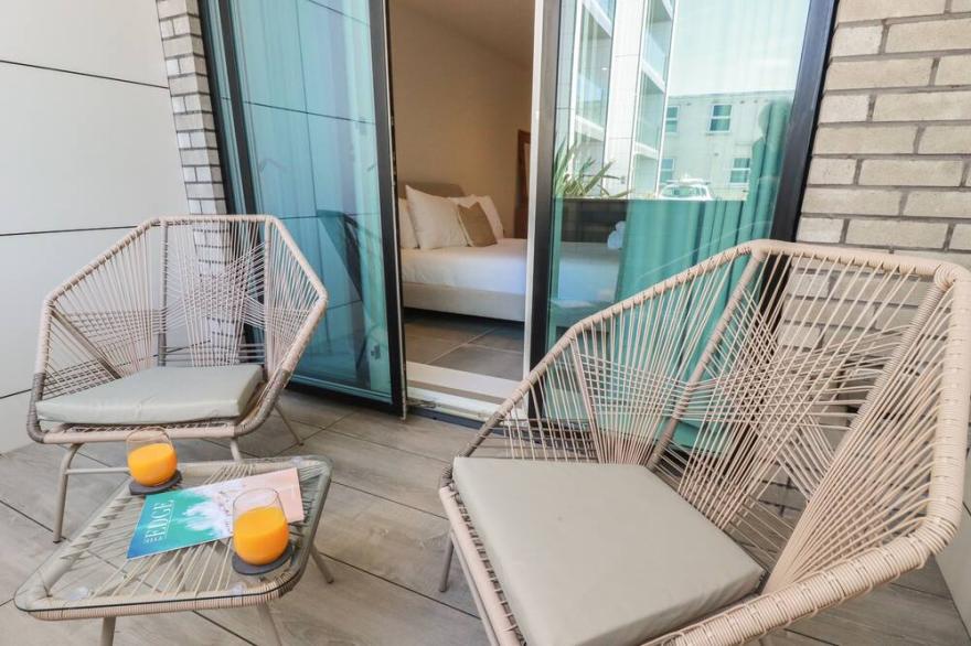 27 CLIFF EDGE, country holiday cottage in Newquay