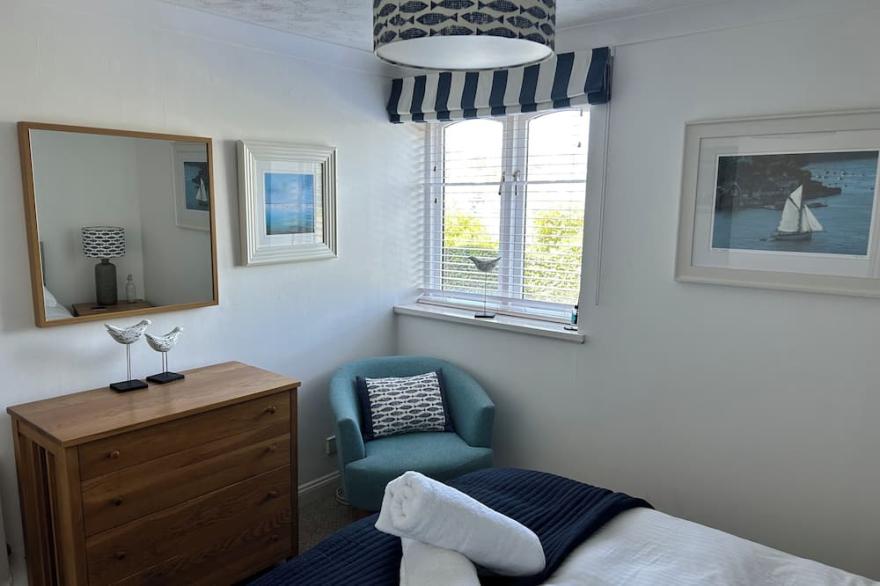 Cosy one bedroom flat with riverviews in Kingswear overlooking Dartmouth